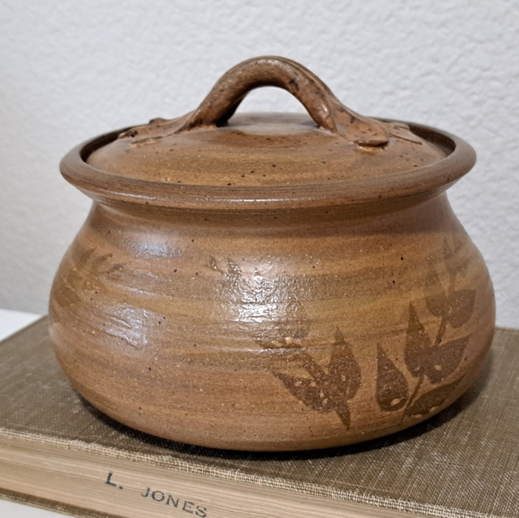 Vintage Stoneware Pottery Covered Dish Signed - Picture 4 of 10